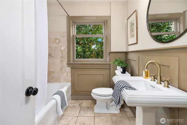 2407 11th Avenue E, Seattle, WA 98102