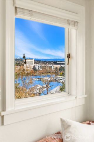 2407 11th Avenue E, Seattle, WA 98102