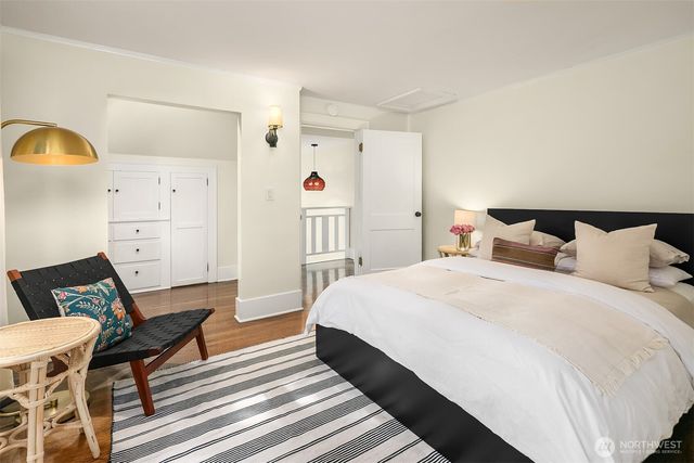 2407 11th Avenue E, Seattle, WA 98102