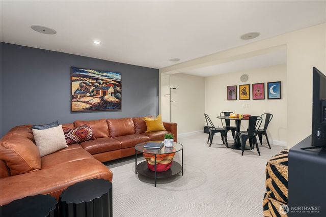 2407 11th Avenue E, Seattle, WA 98102