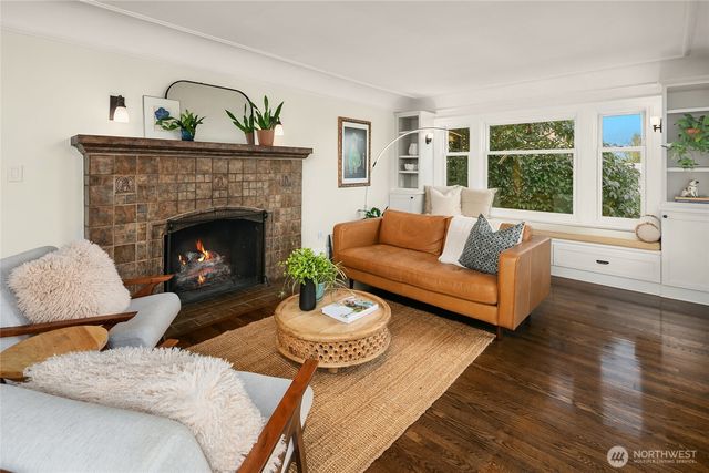 2407 11th Avenue E, Seattle, WA 98102