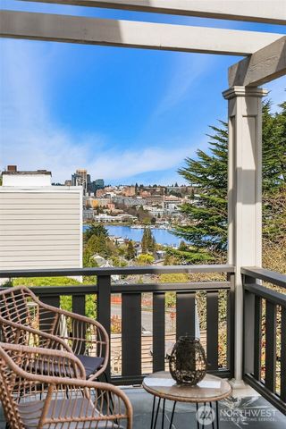 2407 11th Avenue E, Seattle, WA 98102