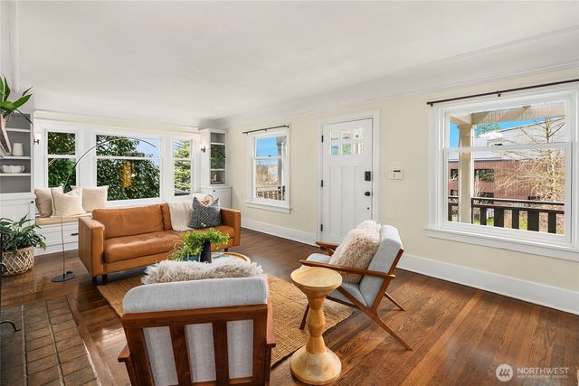 2407 11th Avenue E, Seattle, WA 98102