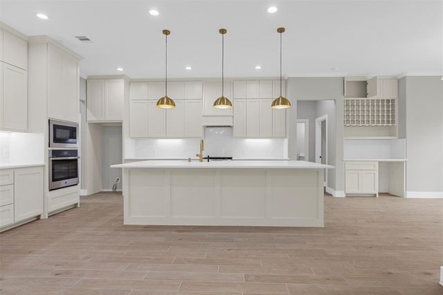 1511 Greenbriar Drive, Huntsville, TX 77340