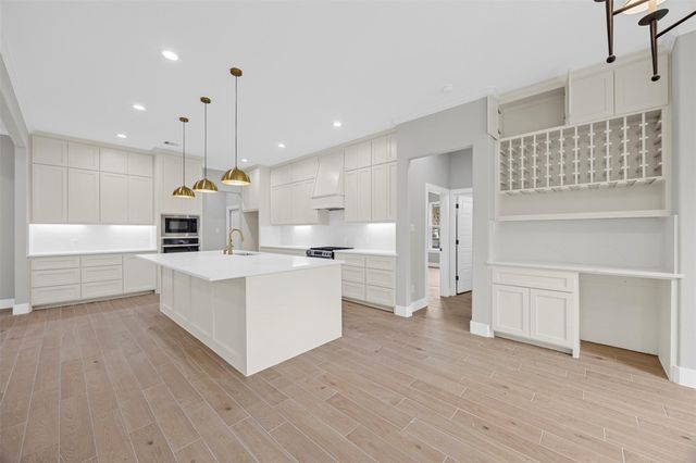 1511 Greenbriar Drive, Huntsville, TX 77340