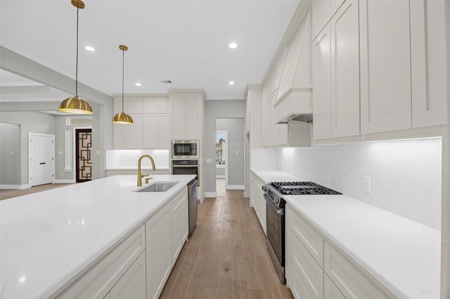 1511 Greenbriar Drive, Huntsville, TX 77340