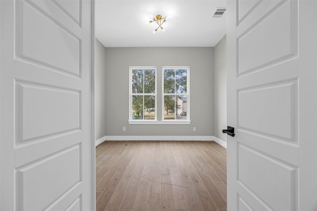 1511 Greenbriar Drive, Huntsville, TX 77340