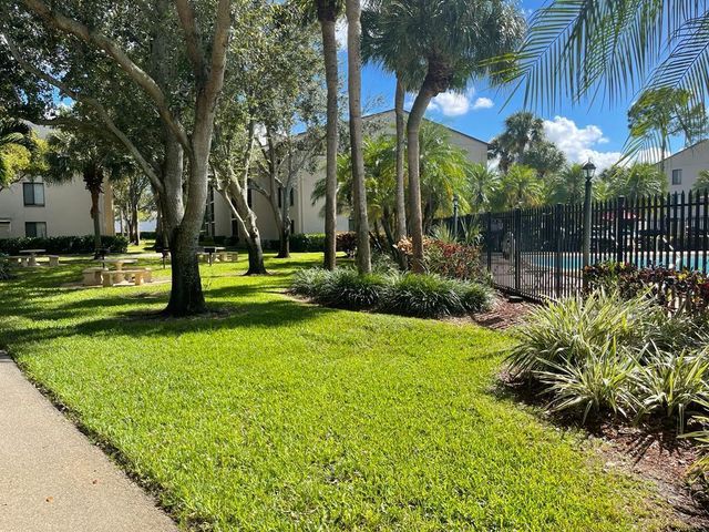 203 Foxtail Drive D2, Greenacres, FL 33415