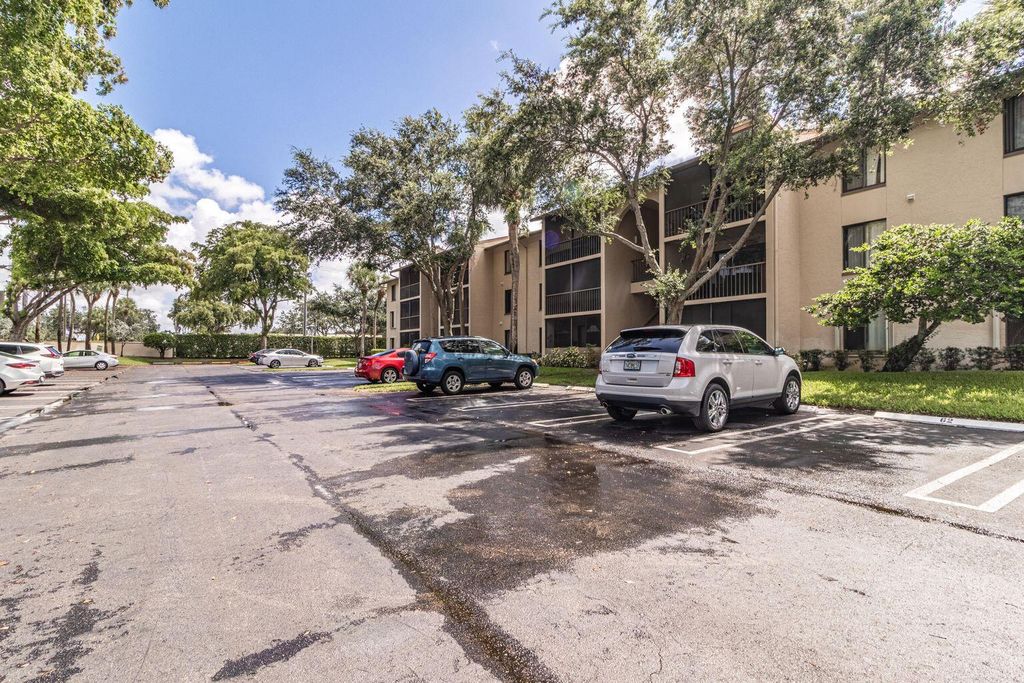 203 Foxtail Drive D2, Greenacres, FL 33415