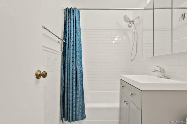 66-01 Burns Street 4J, Rego Park, NY 11374