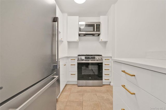 66-01 Burns Street 4J, Rego Park, NY 11374