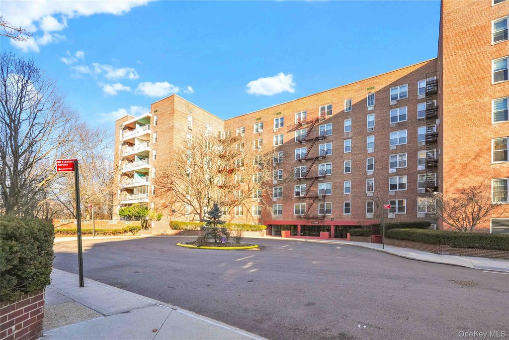 66-01 Burns Street 4J, Rego Park, NY 11374