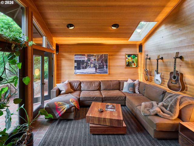 1611 Nw 32ND Ave, Portland, OR 97210