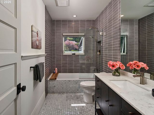 1611 Nw 32ND Ave, Portland, OR 97210