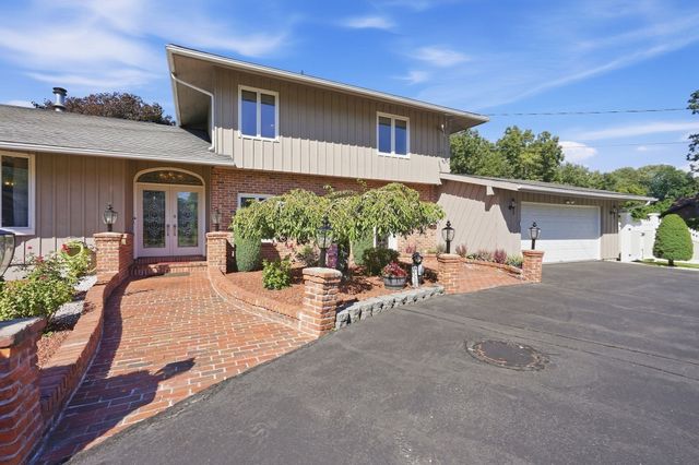 105 Higher Brook Dr, Ludlow, MA 01056