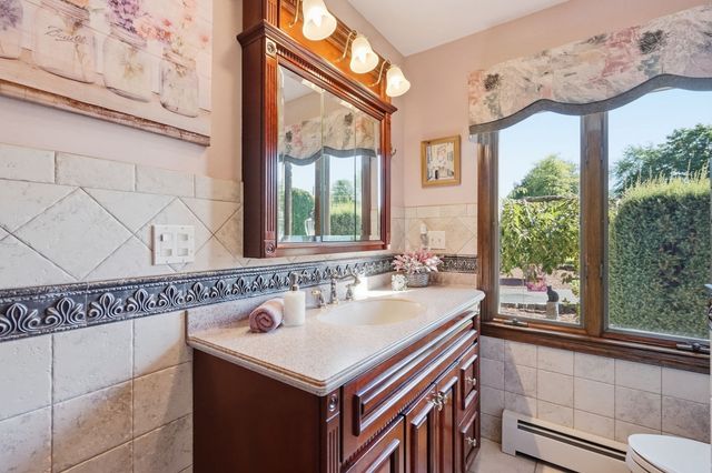 105 Higher Brook Dr, Ludlow, MA 01056