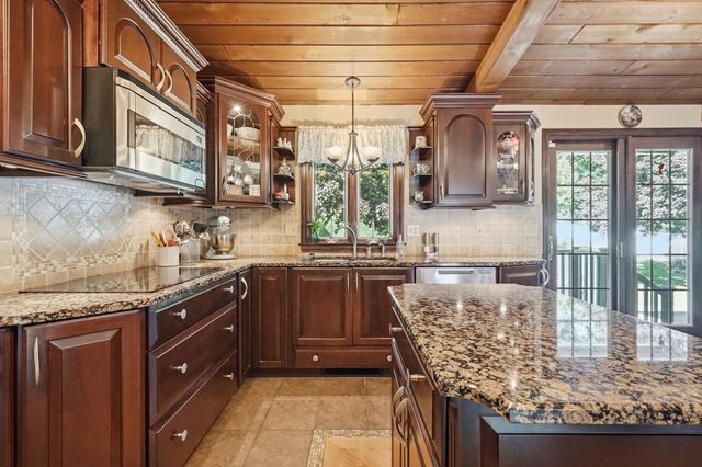 105 Higher Brook Dr, Ludlow, MA 01056