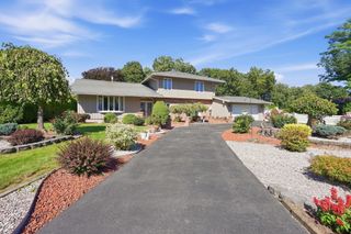105 Higher Brook Dr, Ludlow, MA 01056