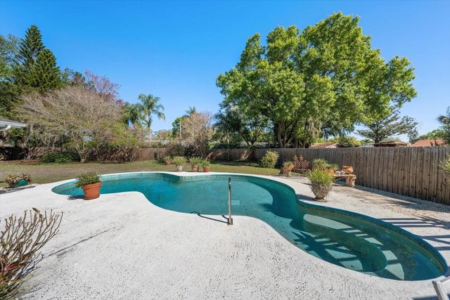 1221 MAGDALENE GROVE AVENUE, Tampa, FL 33613