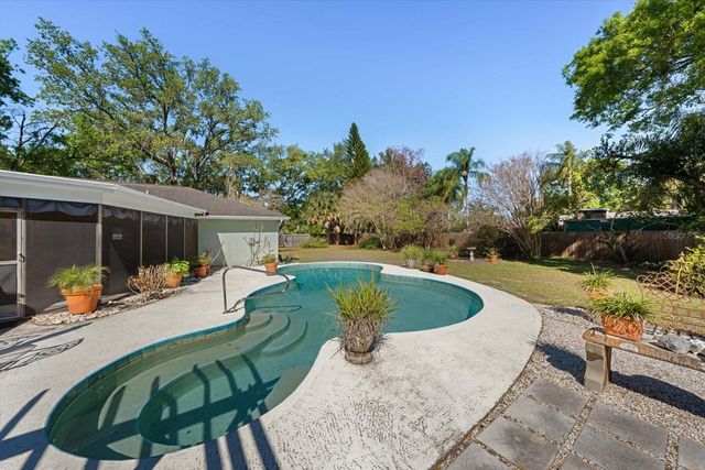 1221 MAGDALENE GROVE AVENUE, Tampa, FL 33613