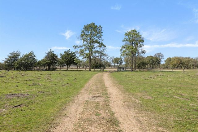 8232 Fm 2145, Ledbetter, TX 78946