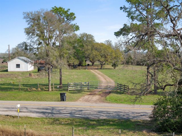 8232 Fm 2145, Ledbetter, TX 78946
