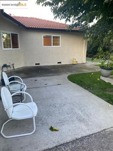 4257 Suzanne Dr, Pittsburg, CA 94565