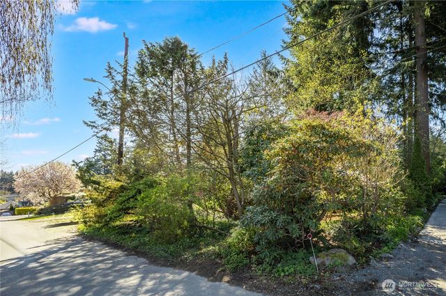 1 XX NE 135th Street, Seattle, WA 98125
