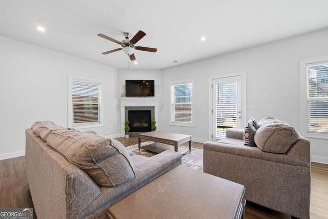 4095 Lake Manor Way, Atlanta, GA 30349