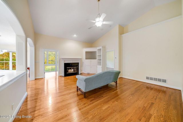 503 Village Lake Dr, Louisville, KY 40245