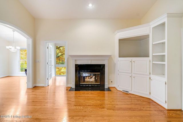 503 Village Lake Dr, Louisville, KY 40245