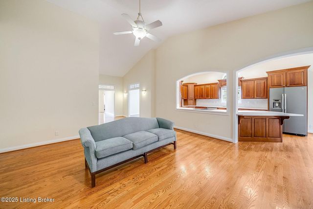 503 Village Lake Dr, Louisville, KY 40245