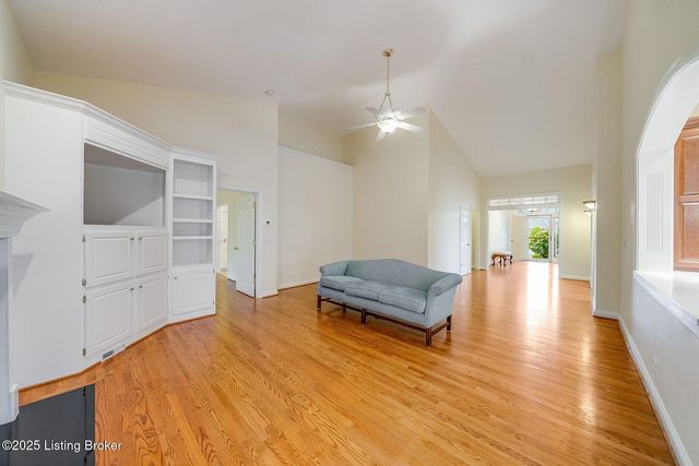 503 Village Lake Dr, Louisville, KY 40245