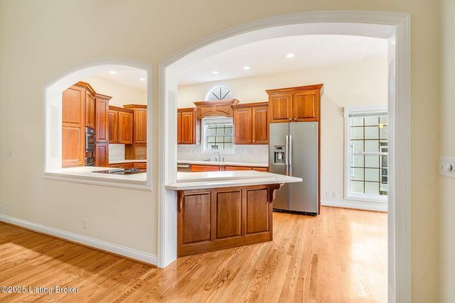 503 Village Lake Dr, Louisville, KY 40245