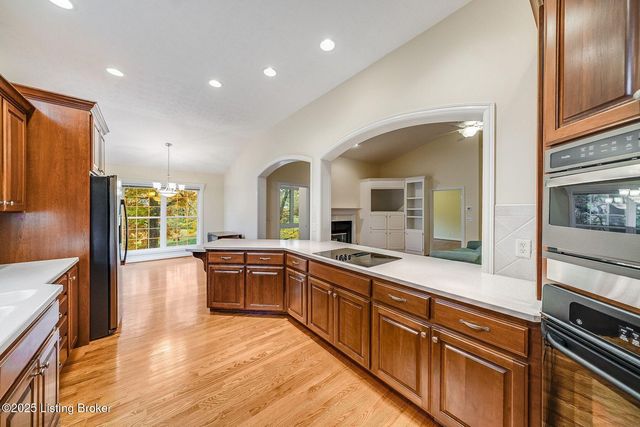 503 Village Lake Dr, Louisville, KY 40245