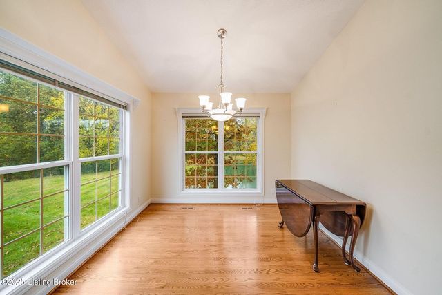 503 Village Lake Dr, Louisville, KY 40245