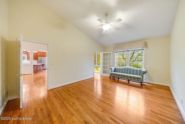 503 Village Lake Dr, Louisville, KY 40245