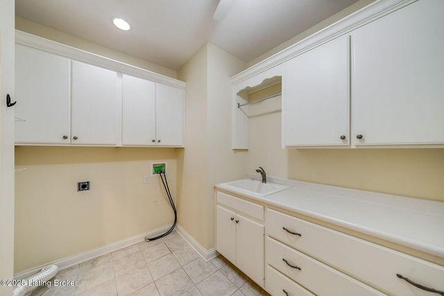 503 Village Lake Dr, Louisville, KY 40245