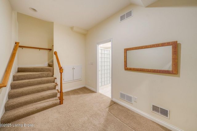 503 Village Lake Dr, Louisville, KY 40245