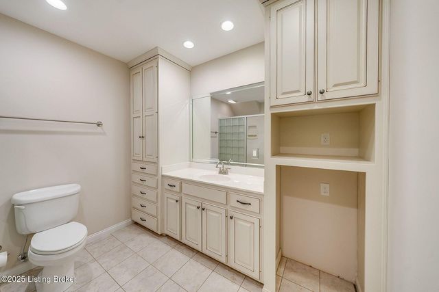 503 Village Lake Dr, Louisville, KY 40245