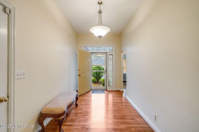 503 Village Lake Dr, Louisville, KY 40245