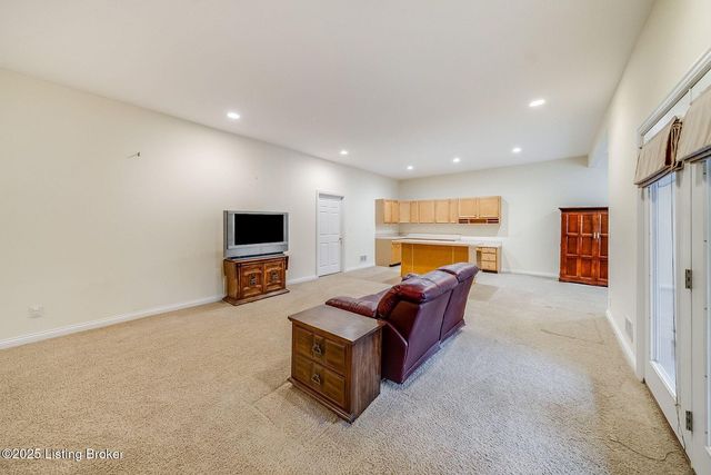 503 Village Lake Dr, Louisville, KY 40245