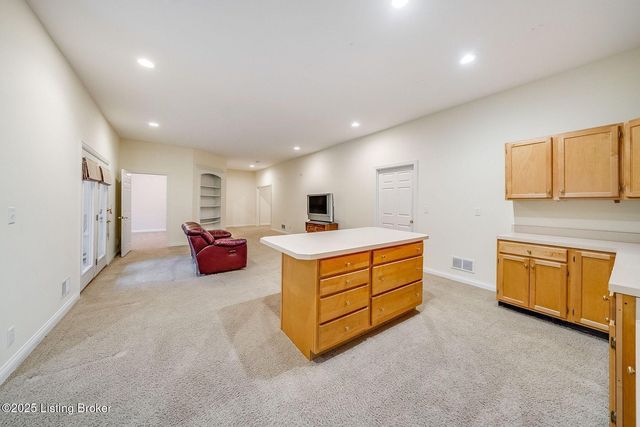 503 Village Lake Dr, Louisville, KY 40245