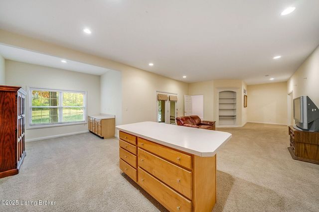 503 Village Lake Dr, Louisville, KY 40245