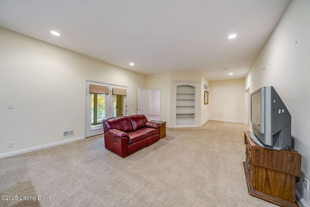 503 Village Lake Dr, Louisville, KY 40245