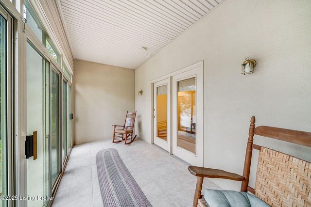 503 Village Lake Dr, Louisville, KY 40245