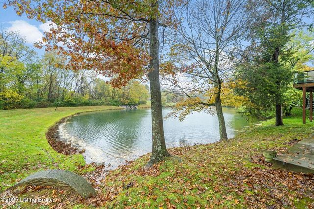 503 Village Lake Dr, Louisville, KY 40245