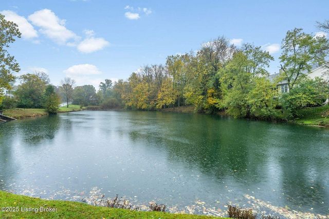 503 Village Lake Dr, Louisville, KY 40245