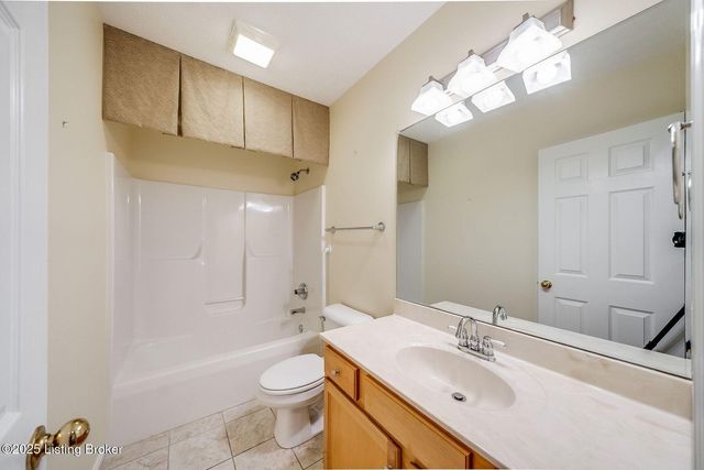 503 Village Lake Dr, Louisville, KY 40245