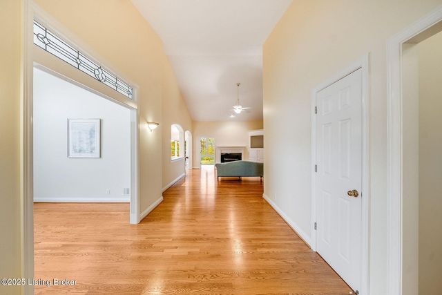 503 Village Lake Dr, Louisville, KY 40245